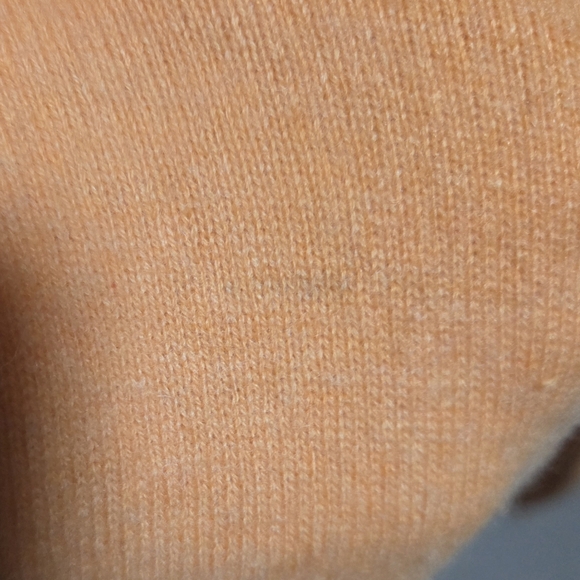 Club Room Men's 100% Cashmere Orange V Neck Lightweight Sweater Size Medium - Picture 4 of 5